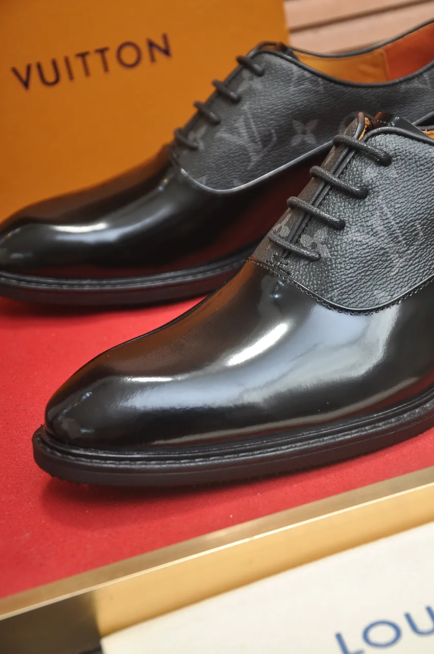 Men's men's shoes 💰460💶 [LV] (all high-end sheep lining) 🍀LV's latest genuine leather business suit shoes are launched simultaneously on the official website. The first-layer cowhide imported from Italy is made of heavy gold, 💥official website 1:1 rubber outsole. Versatile to wear, high-end without losing class, and the color combination is extraordinary. This four-season style is alluring when worn on your feet, showing off your big-name flair. Standard code 38-45 (45 customized)